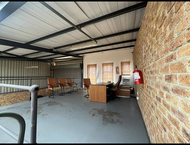 1,600M² WAREHOUSE TO LET IN SPARTAN